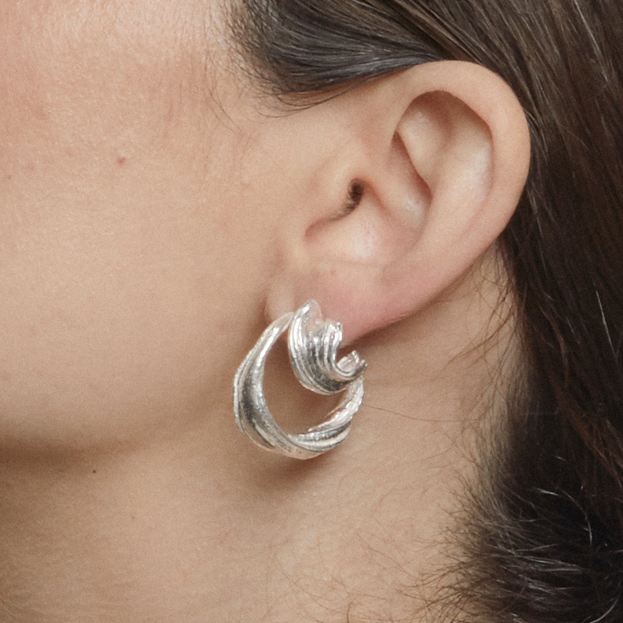 つきMelissaJoyManningLongOval Hoops(片耳) Endless Loop Earrings Sterling Silver - Megemeria